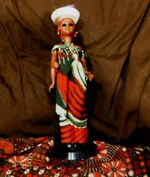 9" AFRICAN MOTHER IN COTTON DYED FABRIC GARMENTS, BABY ON BACK, STAND